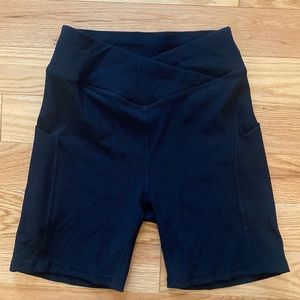 cross waist biker shorts